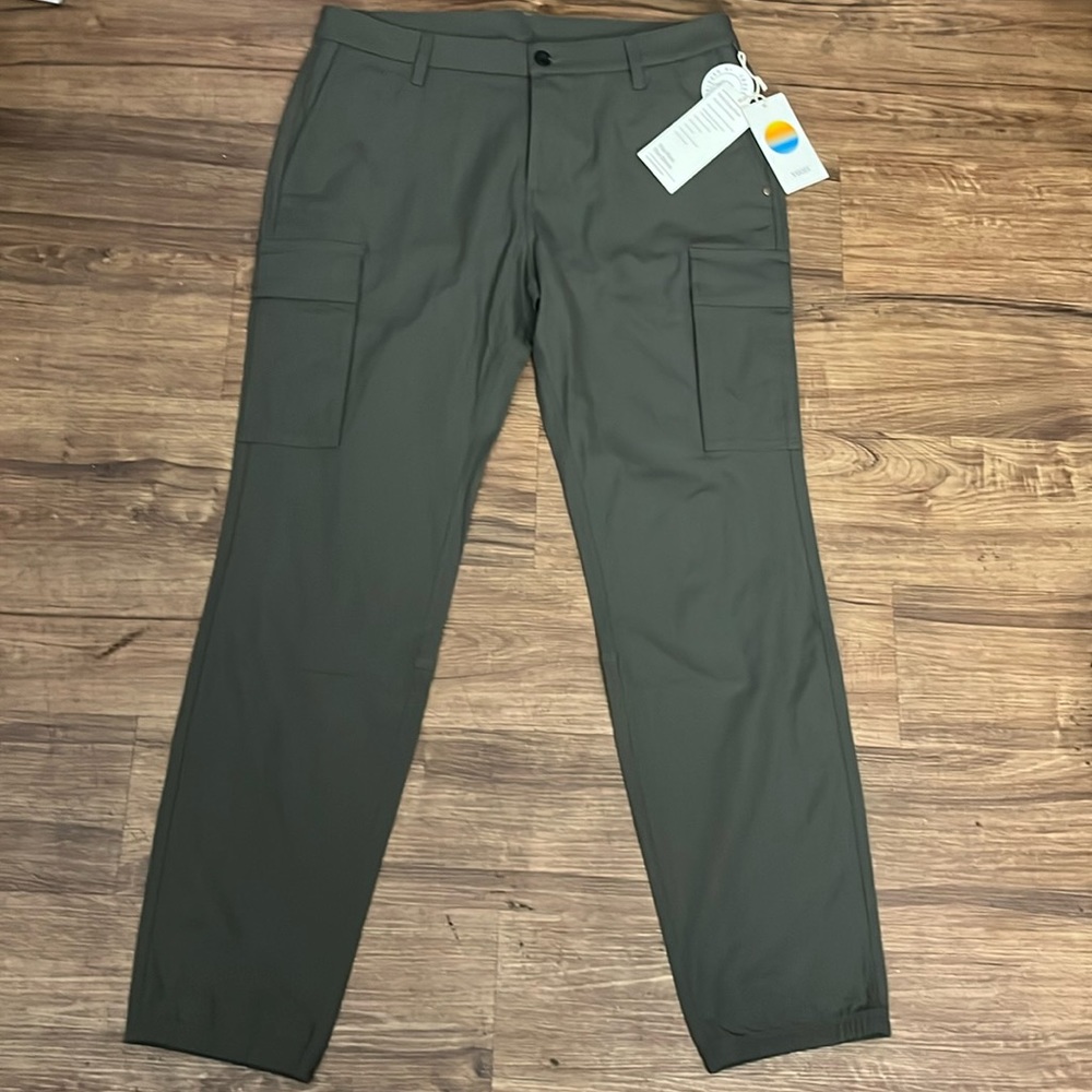 Vuori Men's Cargo Pants in Olive Green